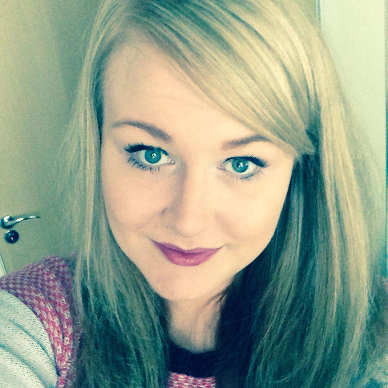 From liverpool, physiotherapist ,Tweet me?? tweet tweet :)