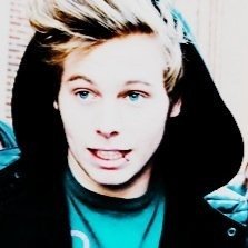 free follow from @smiling_mashton hopefully you reach your goal ♡