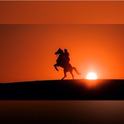 ‏دوّر على شي تساعد به الناس   واجعل طريق الخير مفتوح بابه   اما تحصل  كلمة  ترفع  الراس   وإلا  تحصّل دعوة مستجابة