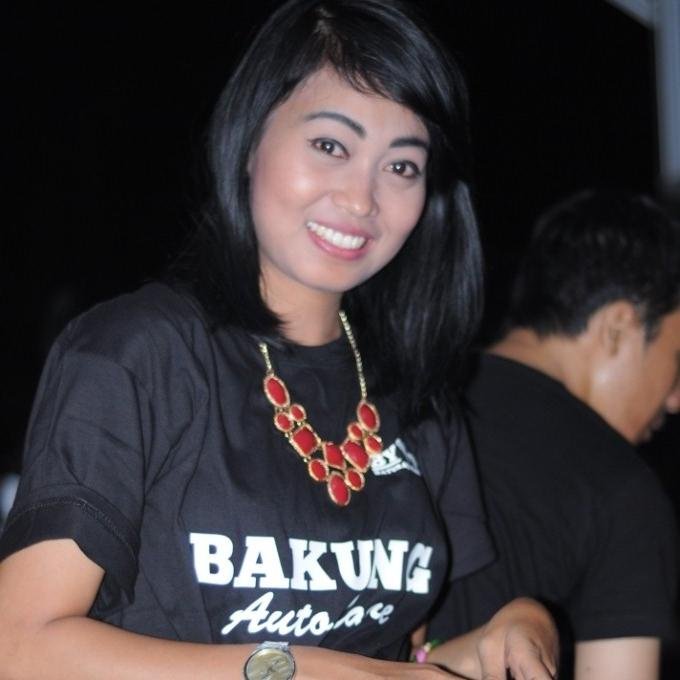 →simple girl
Announcer Radio eSKaPe 98.1 FM Baturaja
 ♥@octa_ayosha