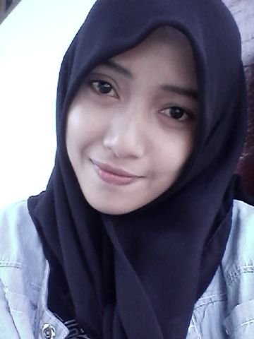 21okt'93|Pharmacist|Alumni SMAN 1 Palu|Badminton addict|Directioner