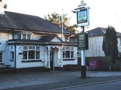 The Royal Oak Sunningdale.
Friendly Traditional English Pub
Station Road. Sunningdale. Berkshire.
SL5 0QL 01344 623625