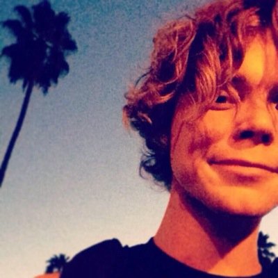 eatmyasston's profile picture. forever waiting until the day the deep-dimpled drummer follows me