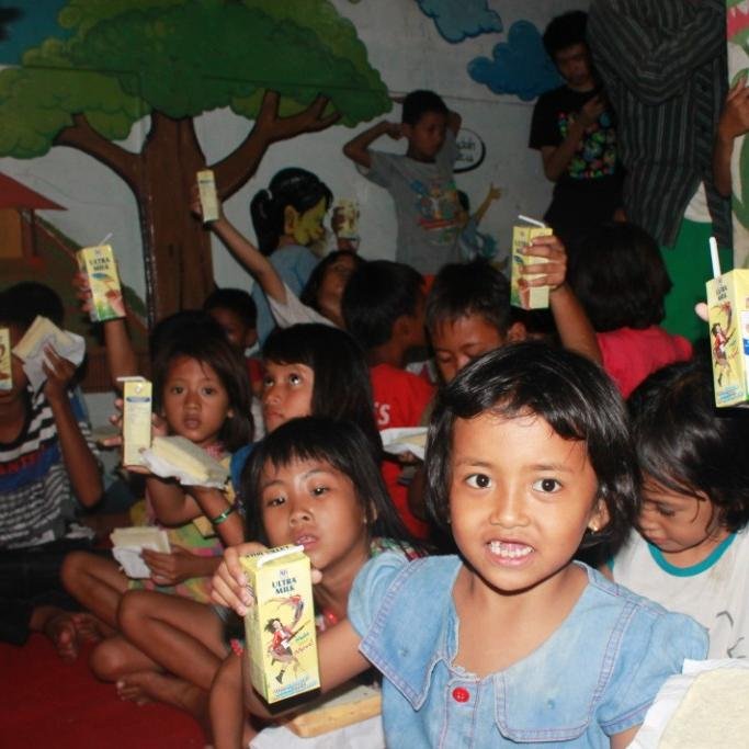 Komunitas berbentuk gerakan sosial yang mengupayakan peningkatan gizi anak-anak prasejahtera di Indonesia melalui budaya minum susu. CP : 085815685353 (Dinda)