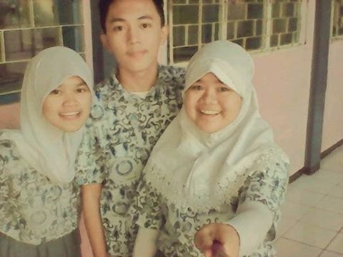 Indonesian | Muslim | 16 years old | Student | Football lovers | Madridista | Dream to be professional footballer in Europe, someday