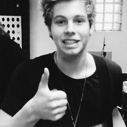 lol ur not luke hemmings