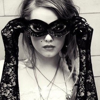 MsCloHart's profile picture. 