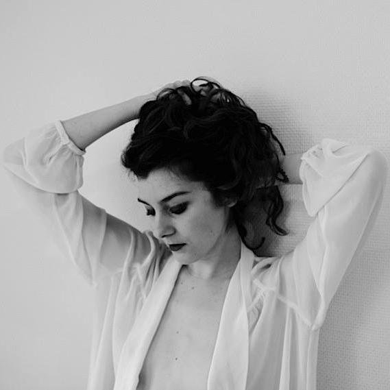Director - Actress / Réalisatrice - Actrice