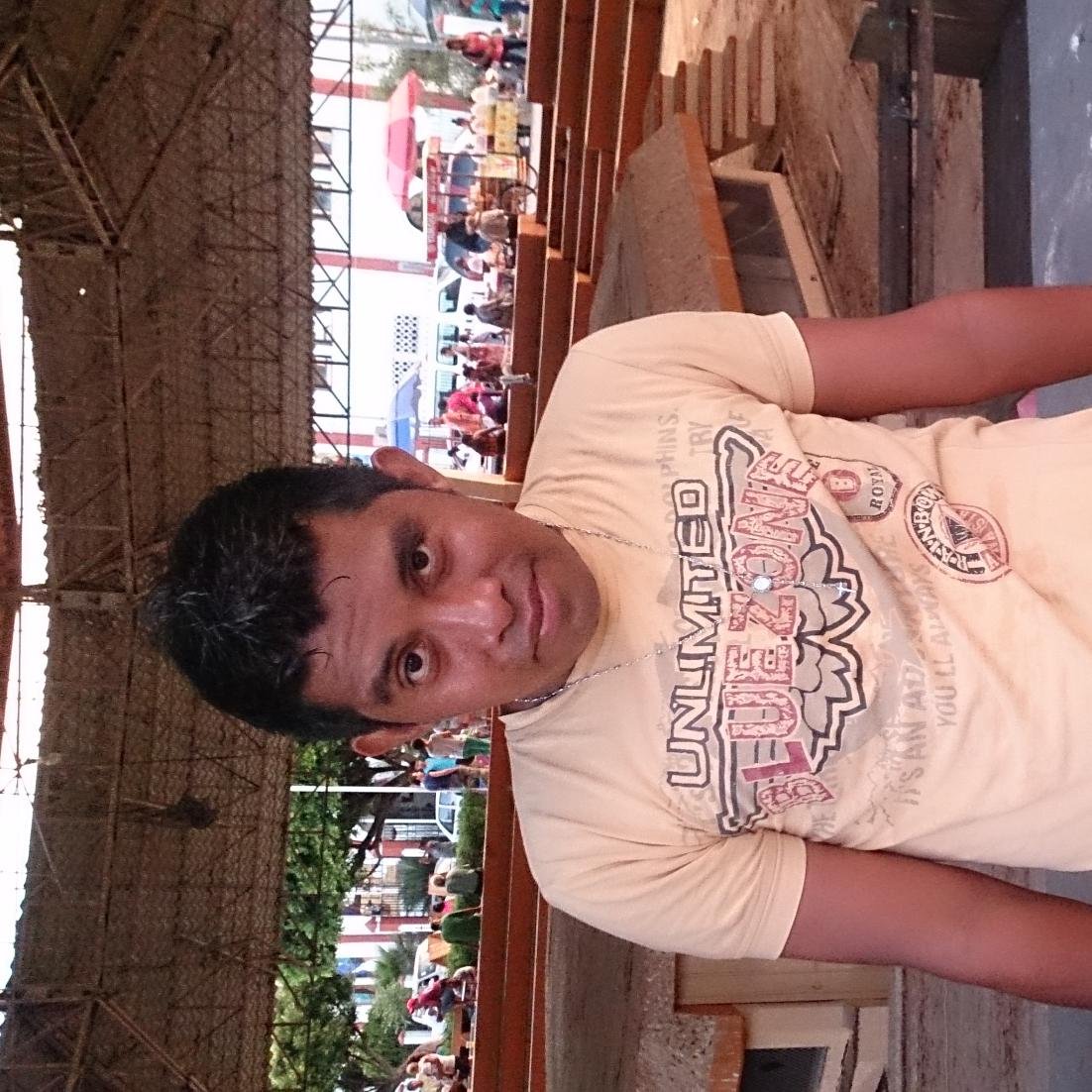 albertoisrael12's profile picture. 