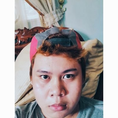 Half introvert, half extrovert. Attention-seeker.