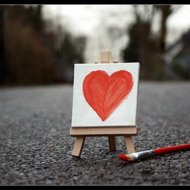 Creativity is allowing yourself to make mistakes. Art is knowing which ones to keep.
