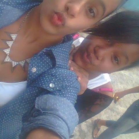 SOY amistosa y muy graciosa me guasta estar con mis amigos e familia BFF;@karolmartzc@rashera@carolintapia26, sigueme y te sigo