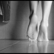 retweeting pics if girls with Amazing Feet