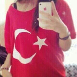 ‏‏‏‏يمكن هنآ عزف آلهوى يبري آلروح 
تقلب هجيني و عشقها سآمريه أنـآ معك لو بآلخفآ شي مجروح ماتبخل بمد آلهوى [شمريه ]  ‏‏‏‏‏