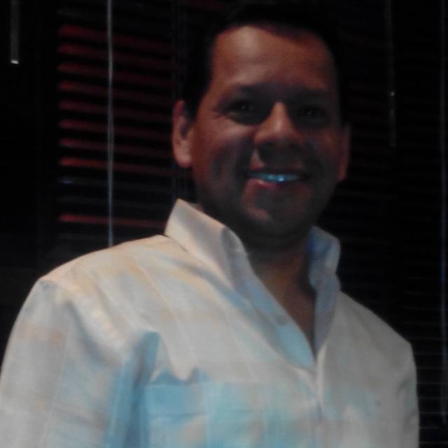 Natural de Ortega Tol, Vereda Samaria. Bachiller/90, Contador Publico/98, Abogado Grancolombiano, Esp.Derecho Tributario y Admtivo, Conc.derecho