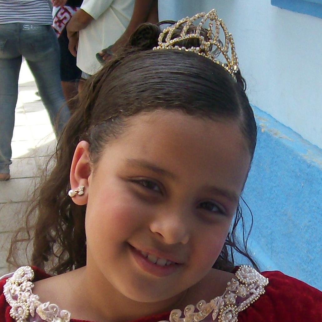 meu  jeito de ser:gosto de ouvir musica,mexer no pc,sou fã de mia Colucci (Anahí Portilla) e o resto é da minha conta e não da sua!!!