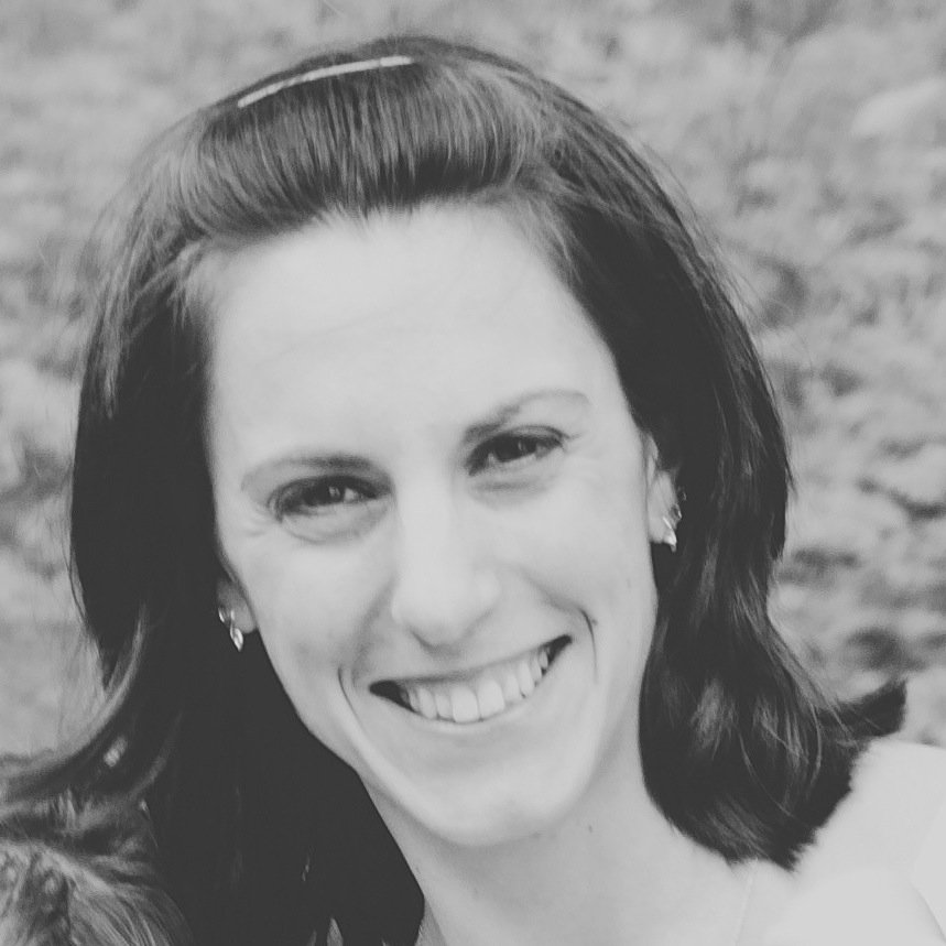 Mom of 3 kids, 2 dogs, 2 cats and 3 geckos (aka busy Momma), Disney fanatic, dance teacher, scientist, web enthusiast, animal enthusiast and lover of knowledge.
