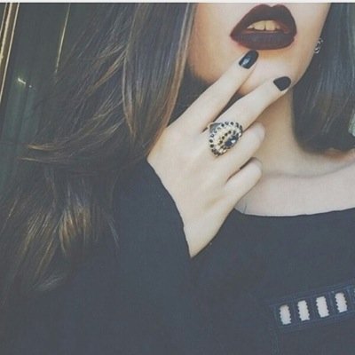 smaile
-قبل لاتتكلم عني؟!خذ لفهه ع نفسكك❤
-استغفرالله واتوب اليك