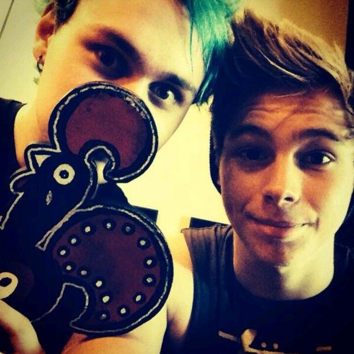 FOLLOW @AlexSpooks - Main Account!  #VOTE5SOS