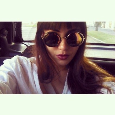 Estudiante de Dis. de Modas de LaSalle College/No te preocupes por la vida, no saldrás vivo de ella. - E.M