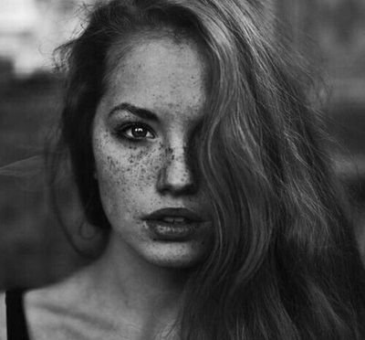 | 7º. | Gryffindor. | Sí, otra Weasley más. ¿Algún problema? | Tengo carácter, así que, conmigo baja los humos. | ¿Comida? Comida. | #LHPG. |