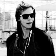 tweet me ''#vote5sos'' if you see this