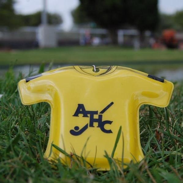 ATHC52a's profile picture. No som un equip més, som més que un equip. Quan veieu un component de l'equip, recordeu que: ens ho passem de cullons jugant a hockey.