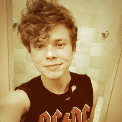 hi i gave you a free follow :) please follow @iHemmosPenguin and turn her notifications on for gain tweets and voting ;)