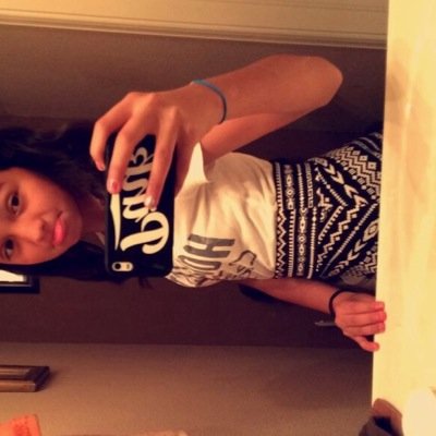 Her name is dezy duh❁HMS☻☹loves food and food loves her❤︎∞motavator∞