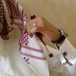 الشجاع ان غاب ، تـبكيه الهنوف
والهنوف ان ودعت ضاع الشجاع ! ‎​