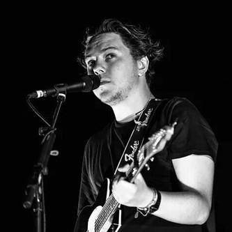 Primera fuente de información y apoyo a Saint Raymond en español.  Club de fans oficial de Saint Raymond en España. Go and get YOUNG BLOOD now!