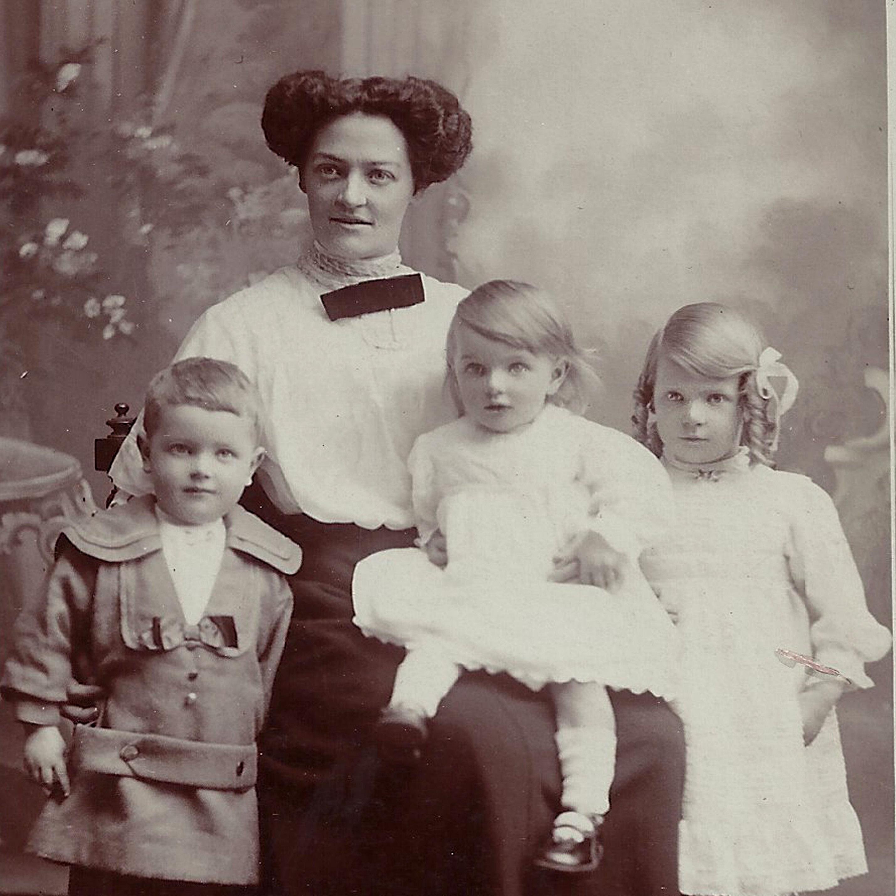 Helping adult adoptees find their birth family and those seeking to connect or reconnect with living relatives.