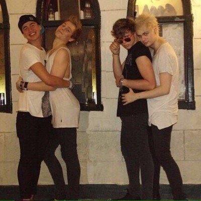 HI I FOLLOWED YOU SO CAN YOU FOLLOW MY OTHER ACCOUNT @CALUMSSALAD