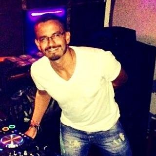 E-THUNDER reside no RIO DE JANEIRO, foi Residente do Famoso Club CINE IDEAL atual ULTRA LOUNGE RIO no coração da LAPA! Referencia em Tribal House&Progressive.