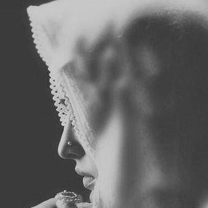 لِ أجله، -حآفظته ف قلبيّ خفآء.
