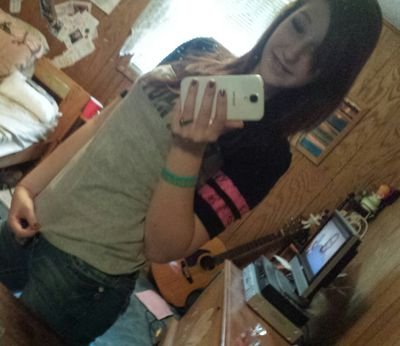 Im 18. Michigan born. Just living life the best i can.❤