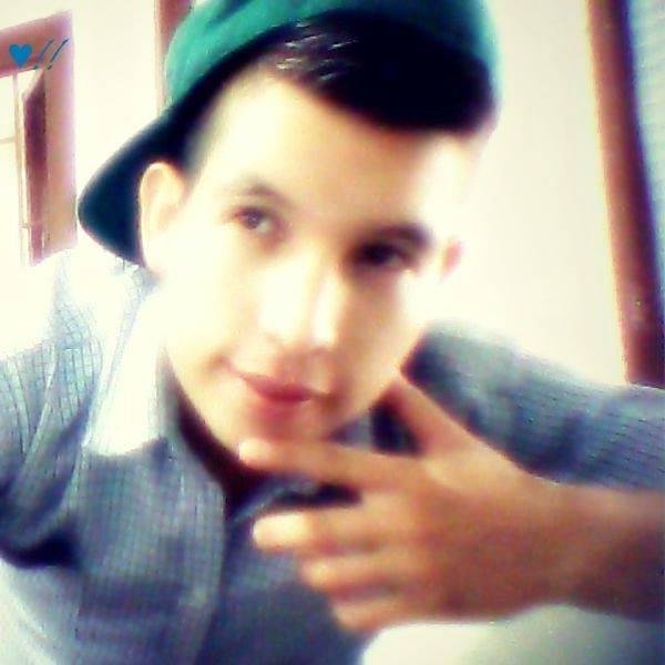 Yo no soy feo♥ es que la gente no acepta mi belleza♥ :$$sincero, frentero,amor verdaDeramente bnO ♥ dispuestO a lO Q sea y lo Party Rock Anthem and sorry cOOL