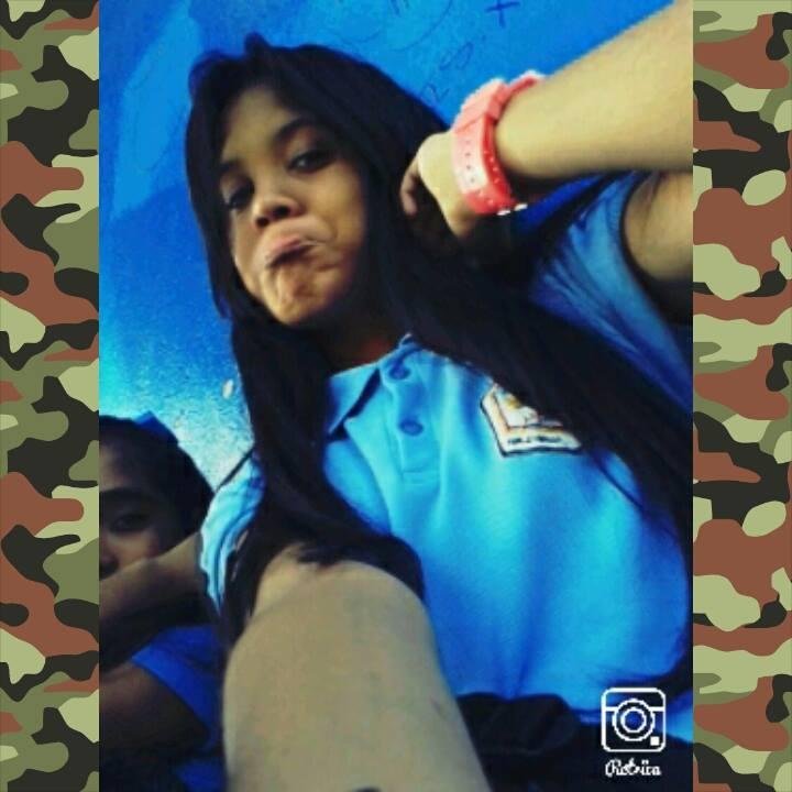 #HeySoyMelanie ✌  Busco a un amigo con quien compartir mi jugo de naranja:3