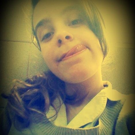 Tengo 13 años. Soy del Rojo ❤ Seba es mi Beibi c: Mi mejor amiga es Noe, es MI cara de Pou. ❤ & mi Mejor es Angel, lo quiero cantidades :3 Soy Navy & Mixer❤