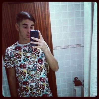 16,Simpatico,alegre,celooso y amigos de mis amigos...Si me fallas que te follen! Wa:667282267