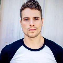 modern renaissance man. actor. muso. copywriter. — head scribe https://t.co/eZ1PNPYFGI