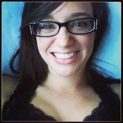 Haley-Lynn . 22 .
Blue&Bella . Bartender .