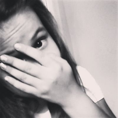 Hii ... ! I'm Cristïnå  ... I have 12 years , And i from in Romania :D ... I love Music ... I sing to clasic guitar ... It's very pretty ♥♥ Ok ... Sweet Kiss