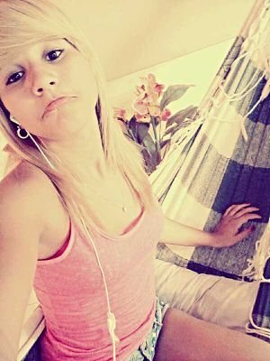 duardamuniz's profile picture. ela era da absolut  ele era da cachaça,ela era geração saude ele geração fumaça