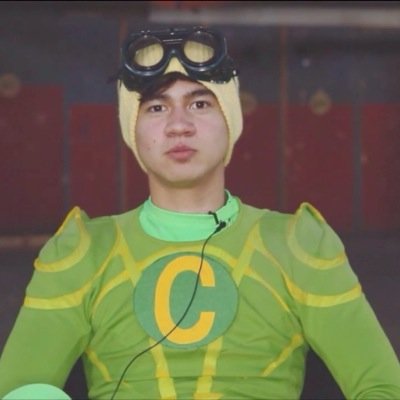 im just a teenage kid saving people ;//