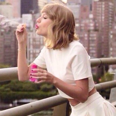 I’m 15 years old. Love ☞ Taylor / Avril / Ariana / Katy / Lady Gaga / Carly …etc❤︎