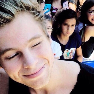hey can you please rt this link? its very important! ill give you more 2 free follows if you do ;) your sunshine lub u
