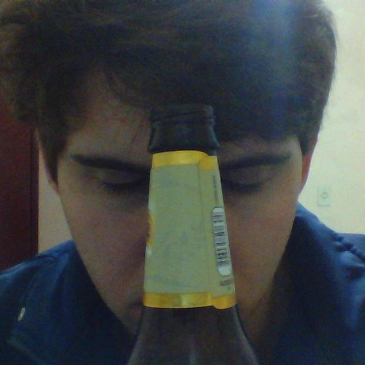 Estudante de Engenharia Química, dependente de musica, cultura e conhecimento.