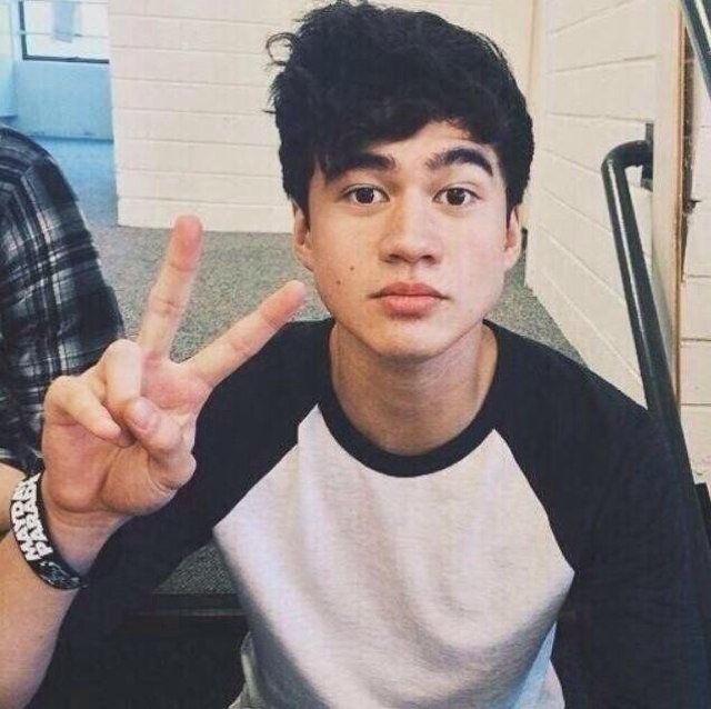 5SOS and pizza enthusiast. 0/4.
