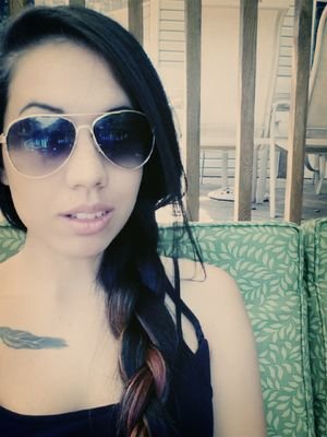 shesfreakinazn's profile picture. ♡